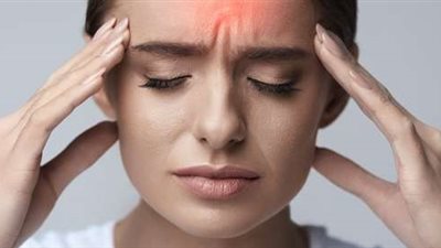 أستاذ مناعة: الصداع والطفح الجلدي مؤشر لأمراض المناعة الذاتية 