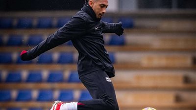 رافينيا يقود هجوم برشلونة أمام ديبورتيفو ألافيس