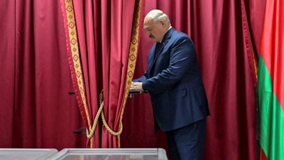 الدعم المطلق لبوتين... لوكاشينكو يواصل تحدي الغرب ويمدد حكمه