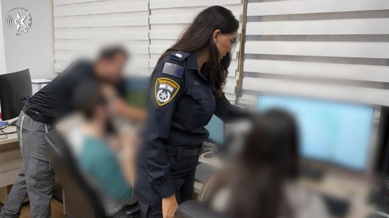 الضابطة ساريت بيريتس