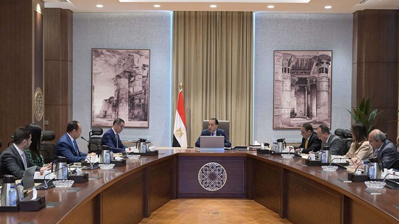 رئيس الوزراء يتابع