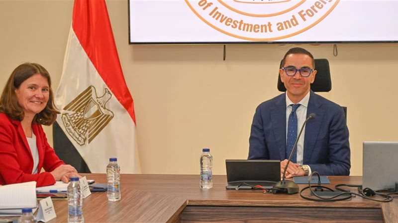 الخطيب يلتقي وفد