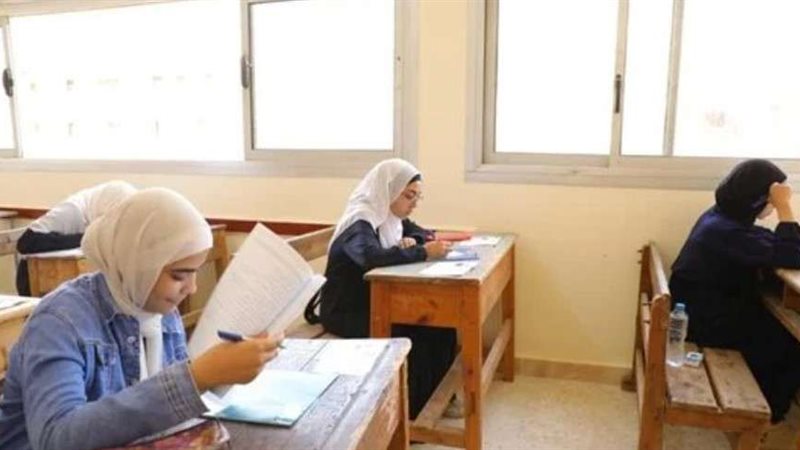 طلاب الشهادة الإعدادية