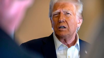 ترامب يؤكد فرض رسوم جمركية على الاتحاد الأوروبي وسط تصعيد كندا والمكسيك والصين