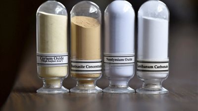 ما هي العناصر الأرضية النادرة.. ولماذا يريد ترامب الحصول عليها من أوكرانيا؟