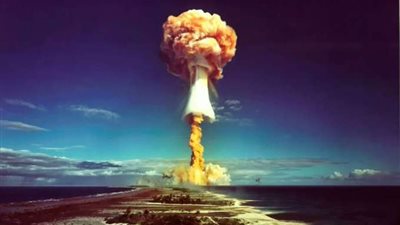 كيف تمكنت فرنسا من إجراء تجارب نووية في صحراء الجزائر بعد استقلالها؟ (خاص)