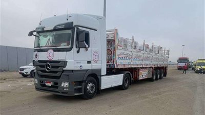 محافظ شمال سيناء يستقبل سفينة إماراتية مُحملّة بـ5800 طن مساعدات لقطاع غزة