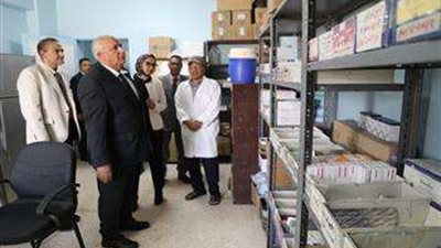 محافظ الوادي الجديد يتفقد مستشفى الداخلة الجديد ويعاين موقع المدينة الشبابية