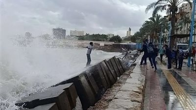 الأرصاد الجوية تعلن عن اضطراب شديد بالبحر المتوسط وتحذر من خطر العواصف