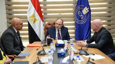 الدكتور علي الغمراوي يناقش مع ممثلي 