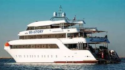 وحدات الإنقاذ تواصل البحث عن مفقودين بعد غرق لنش سياحي بالقرب من شواطئ رأس شقير