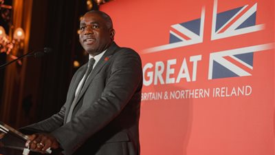 بين غزة وجزر تشاغوس والرسوم الجمركية.. كيف يعيد لامي تشكيل الدبلوماسية البريطانية؟