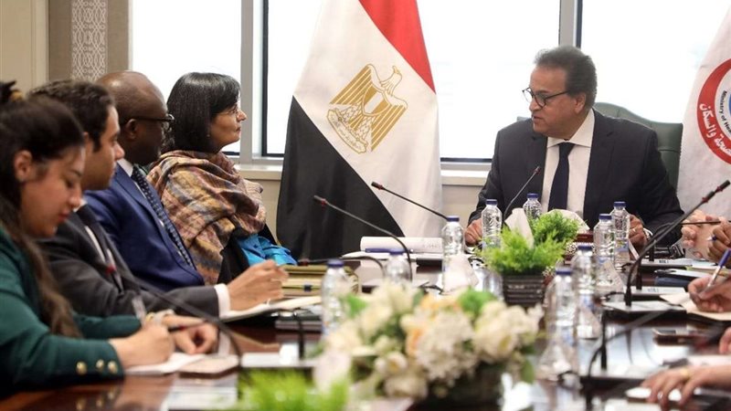اجتماع وزير الصحة