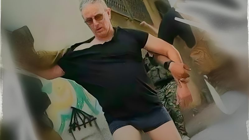 بعد اعتقاله بملابسه