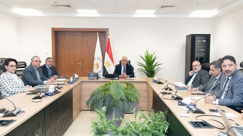 خلال الاجتماع