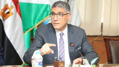 محافظ الجيزة يتابع سير العملية التعليمية بمدرسة شبرامنت الإعدادية بنات بأبو النمرس