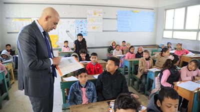 خلال جولته بالشرقية.. وزير التربية والتعليم يوجه بضرورة معالجة مستوى الطلاب ضعاف القراءة