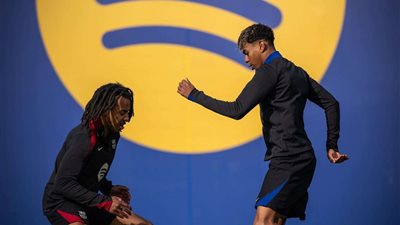 لغة الأرقام تنصف برشلونة قبل موقعه إشبيلية الليلة