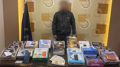 القبض على مالك محل لبيع أجهزة 