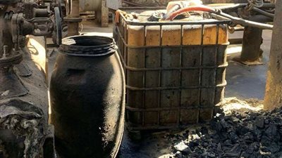 ضبط منشأة في أسيوط تعيد تدوير زيوت السيارات المستعملة