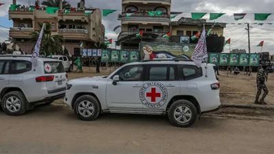 إسرائيل تتسلَّم ثلاثة محتجزين بغزة ضمن المرحلة السادسة لصفقة التبادل