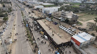 الجيش الإسرائيلي يؤكد وصول ثلاثة محتجزين محرَّرين من غزة إلى إسرائيل