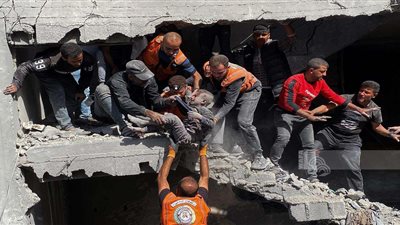 دخول 10% من المساعدات فقط.. إسرائيل تتعمد تفاقم الأزمة الإنسانية في غزة