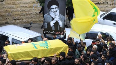 اليمن يطالب لبنان بضبط وتسليم قادة حوثيين شاركوا في جنازة نصر الله