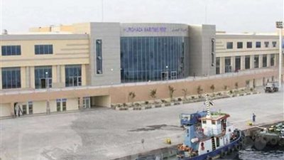 بسبب الطقس السيئ.. إغلاق ميناء الغردقة البحرى