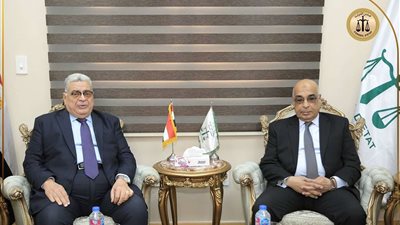 وزير العدل يزور مجمع محاكم مجلس الدولة بالبحر الأحمر