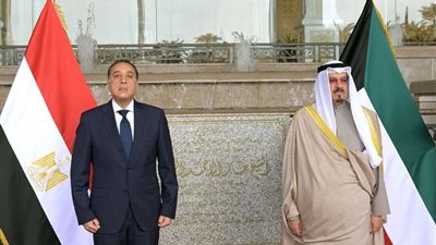 مراسم استقبال رسمية لرئيس الوزراء خلال زيارته للكويت لتعزيز التعاون المشترك
