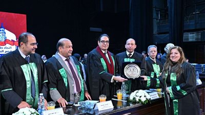 جامعة القاهرة تنظم احتفالية لتخريج دفعة 191 بكلية طب قصر العيني | صور