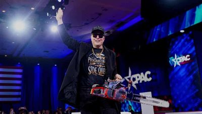 إيلون ماسك يهدد موظفي الحكومة بإجازة إجبارية ويثير الجدل