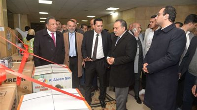 محافظ أسيوط يشهد حفل تجهيز 50 شابًا وفتاة من المقبلين على الزواج