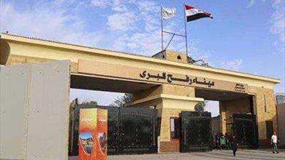 معبر رفح البري يستقبل 34 مصابًا فلسطينيًا لتلقي العلاج في المستشفيات المصرية