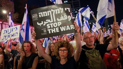 إسرائيل تبحث وقف إمدادات المياه عن غزة.. ومظاهرات أمام منزل نتنياهو