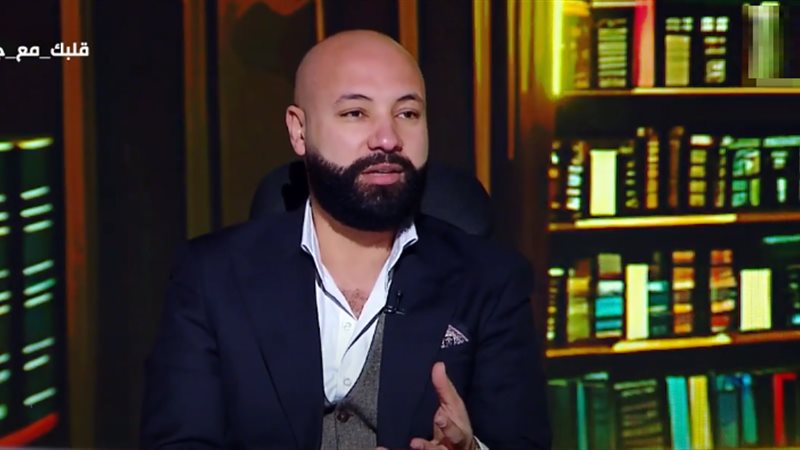 الدكتور عمرو أبو