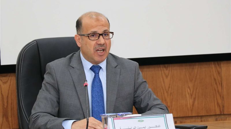 استاذ العلوم السياسية