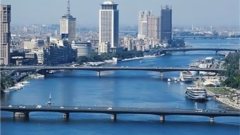 طقس دافئ نهارًا وشديد