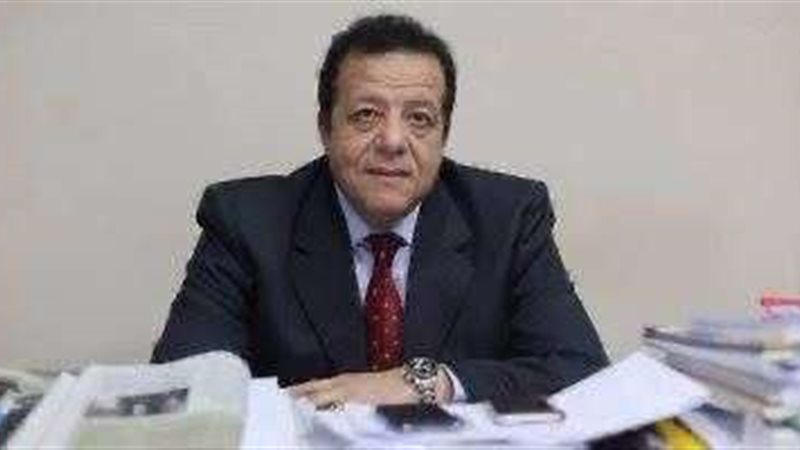 الدكتور عاطف عبد