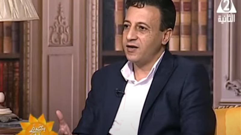 الكاتب الصحفي وليد