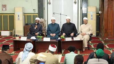 رئيس جامعة الأزهر للوافدين: اغتنموا نعمة طلب العلم واستثمِروا أوقاتكم