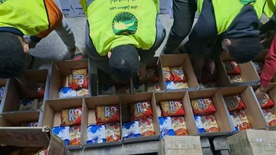 بتوزيع مواد غذائية.. 