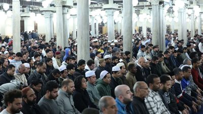 أجواء روحانية مميزة.. آلاف المصلين يحيون الليلة التاسعة من رمضان في الجامع الأزهر