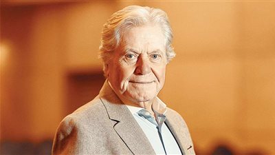 حسين فهمي يكشف كواليس غضبه من فاتن حمامة: قالت إني صغير عليها