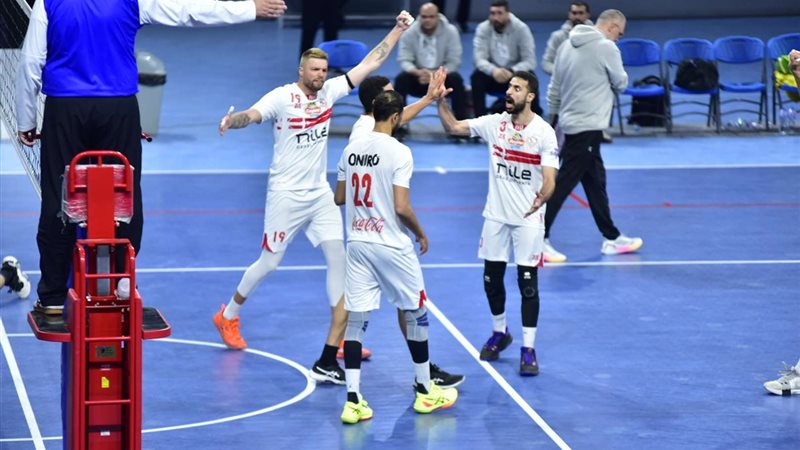 رجال طائرة الزمالك