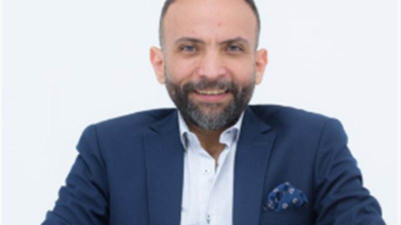 الدكتور كريم مكادي