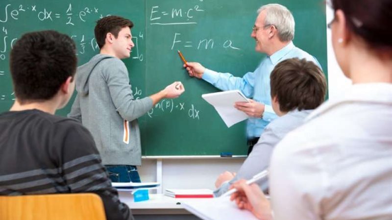 وظيفة معلم لغة عربية