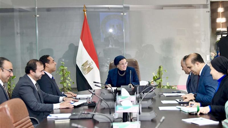 وزيرة البيئة
