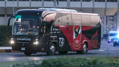 بسبب أزمة الحكم.. حافلة الأهلي تغادر فندق الإقامة وتتجه لفرع النادي بمدينة نصر | خاص